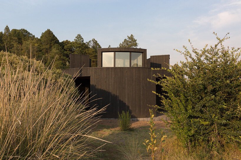 墨西哥的净零休养地结合了住宅、工作室和离网浴室