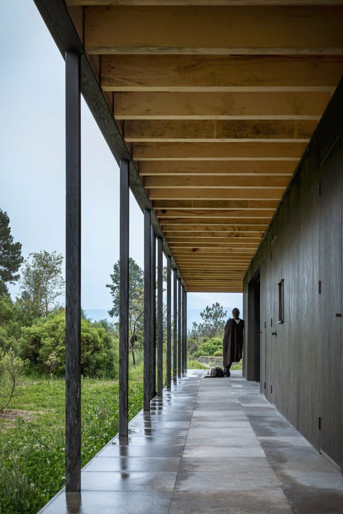 墨西哥的净零休养地结合了住宅、工作室和离网浴室