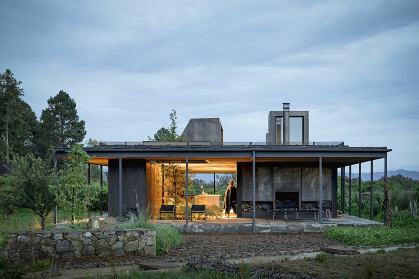 墨西哥的净零休养地结合了住宅、工作室和离网浴室