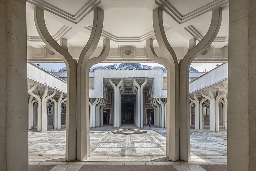 通过罗伯托·孔特的镜头纪念已故建筑师保罗·波托盖西