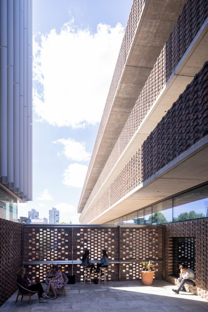 赫尔佐格和德梅隆设计的皇家艺术学院伦敦新校区揭幕