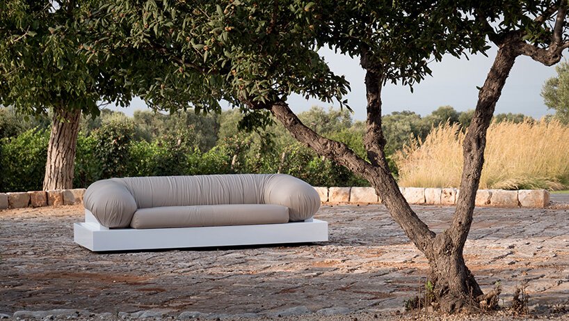 Sabine Marcelis 为 natuzzi italia 设计的系列中将软质和硬质材料并置