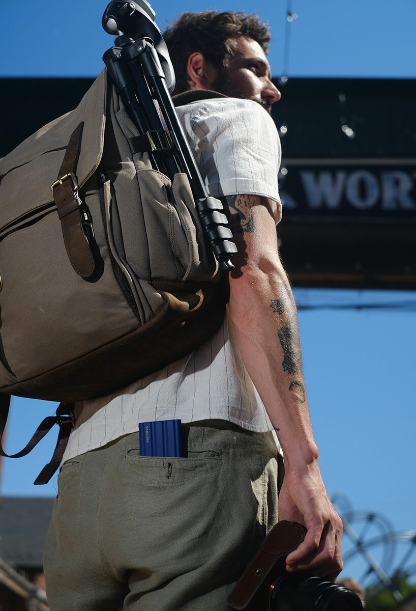 三星 T7 Shield:防摔、防水、防尘信用卡大小的便携式 SSD 三星 T7 Shield:防摔、防水、防尘信用卡大小的便携式 SSD