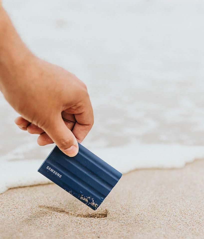 三星 T7 Shield:防摔、防水、防尘信用卡大小的便携式 SSD 三星 T7 Shield:防摔、防水、防尘信用卡大小的便携式 SSD