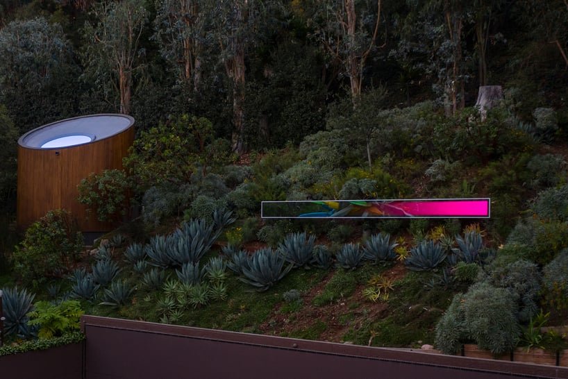 phillip k 的线性反光件。smith III + SOM 反映了加州的风景