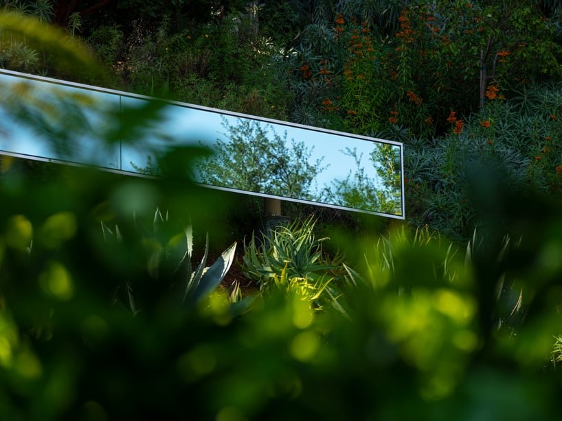 phillip k 的线性反光件。smith III + SOM 反映了加州的风景