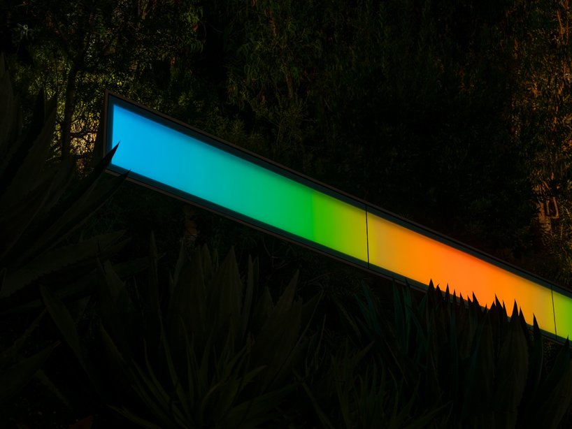 phillip k 的线性反光件。smith III + SOM 反映了加州的风景