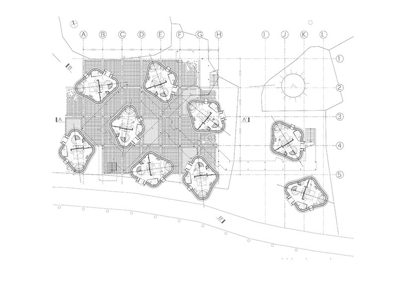 漂浮的木桥网络将中国农村分散的有机形状的“石窟”联合起来