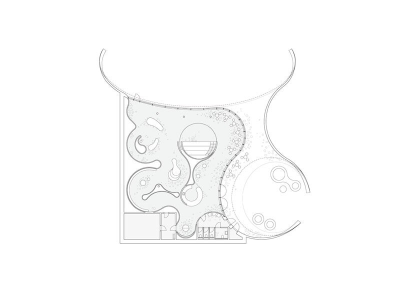 CEBRA 将其 skamlingsbanken 中心嵌入丹麦连绵起伏的丘陵草地中 CEBRA 将其 skamlingsbanken 中心嵌入丹麦连绵起伏的丘陵草地中