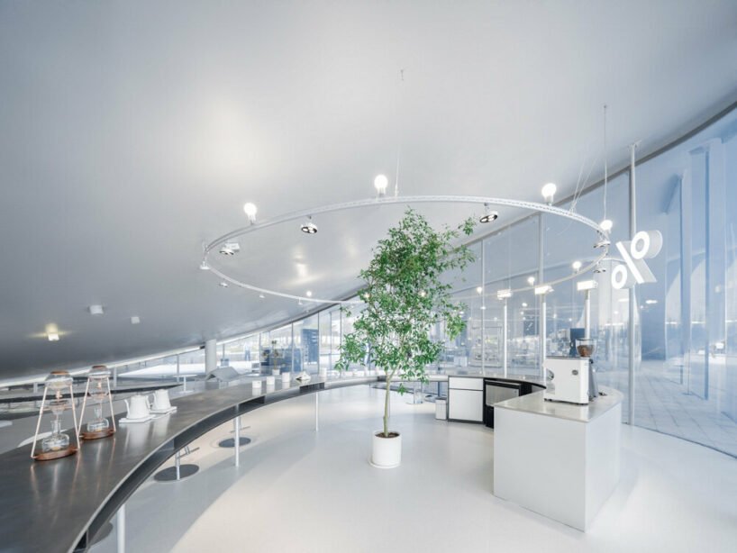 sou fujimoto’s‘sky mountain’curls up the coastal landscape of hainan province
