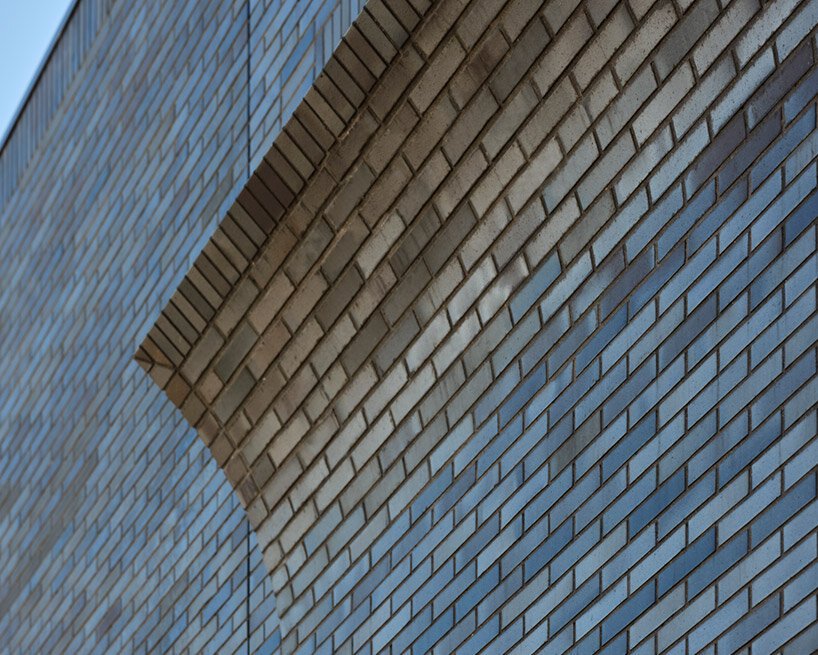 智能设计工作室的尼克森街别墅初具规模，砖面剥落