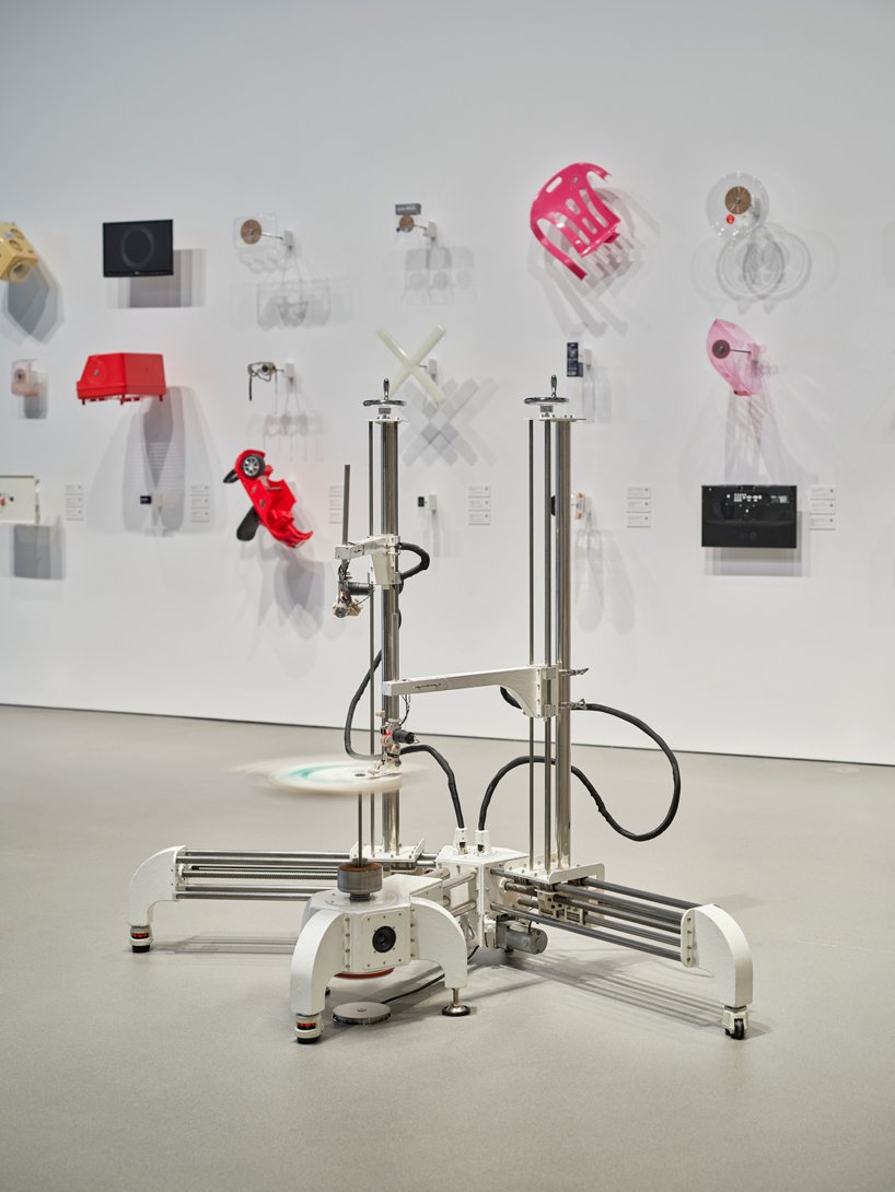 ujoo+limheeyoung 的机械留声机利用塑料废物产生音乐