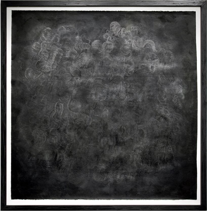 艺术家 soo sunny 公园位于有限的空间中，并将光线作为雕塑材料