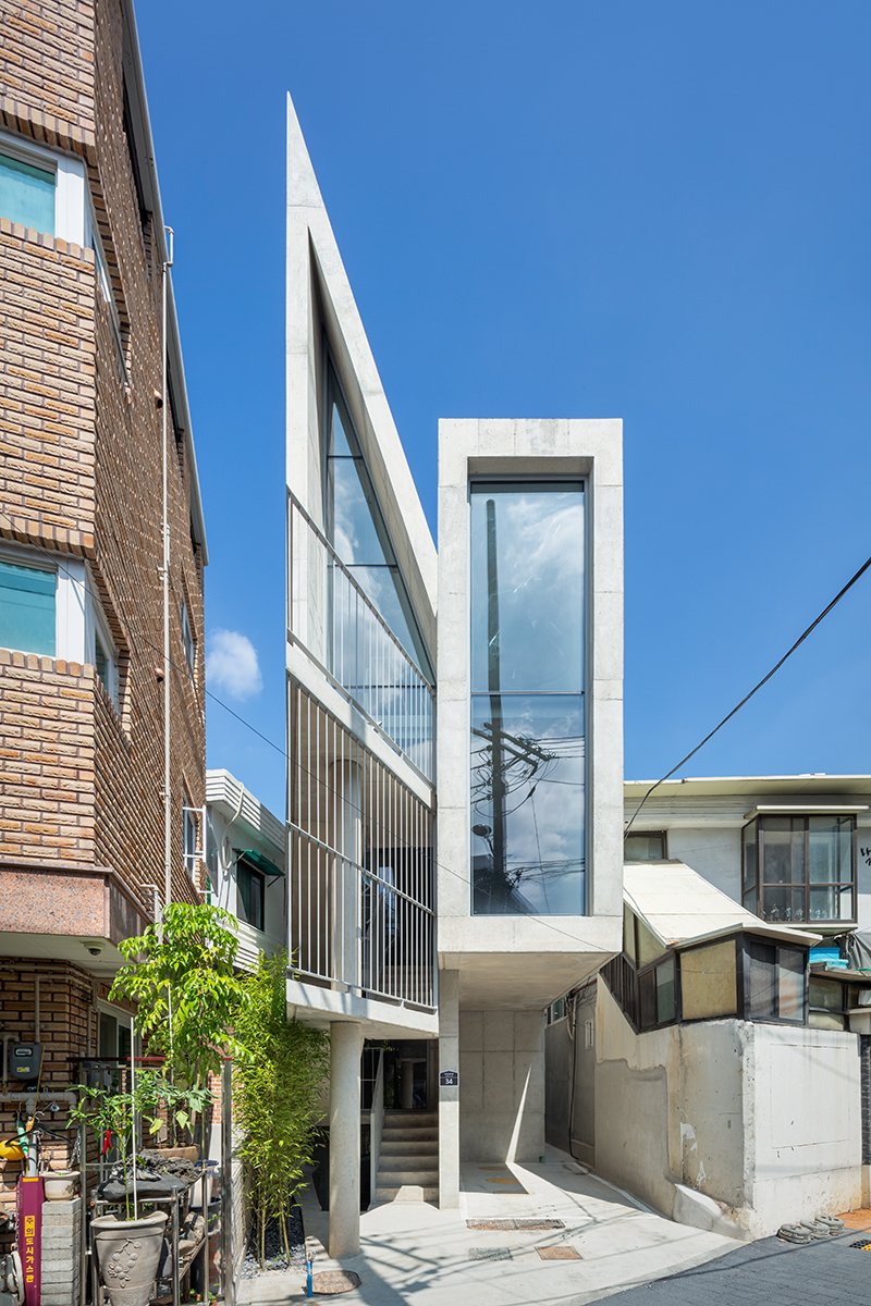 SML builds an extruded triangular residential volume in south korea, according to the right of sunlight