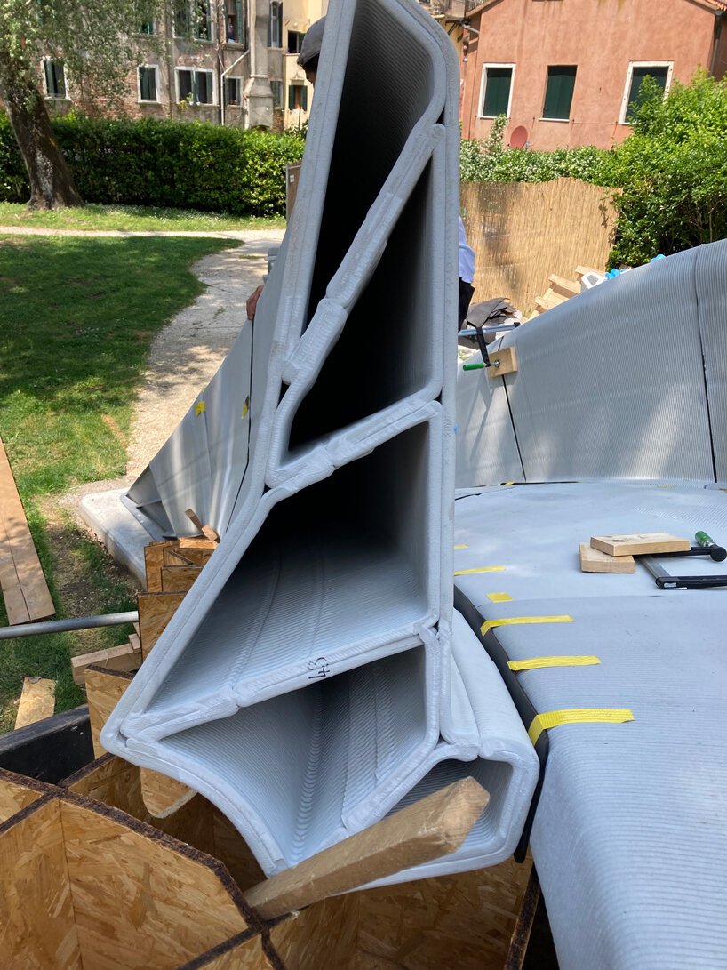 striatus 是第一座完全不用钢筋建造的 3D 混凝土打印桥梁