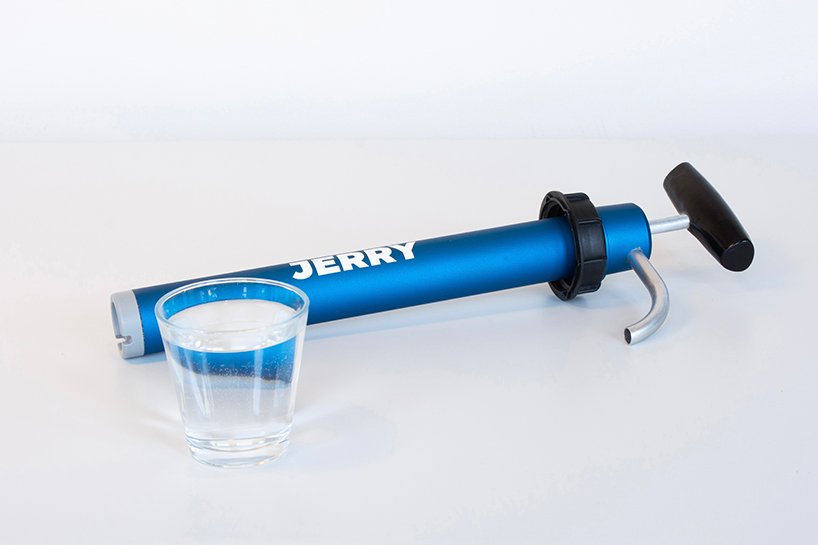 JERRY 是一种低成本过滤器，安装在油桶上以提供安全饮用水