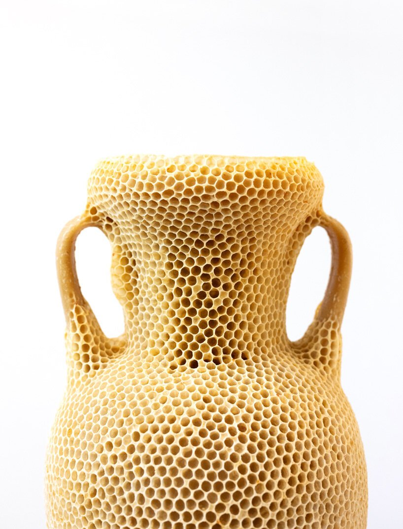 tomáš libertíny 与 60,000 只蜜蜂一起雕刻了蜂蜡版本的奈费尔蒂蒂半身像 tomáš libertíny 与 60,000 只蜜蜂一起雕刻了蜂蜡版本的奈费尔蒂蒂半身像