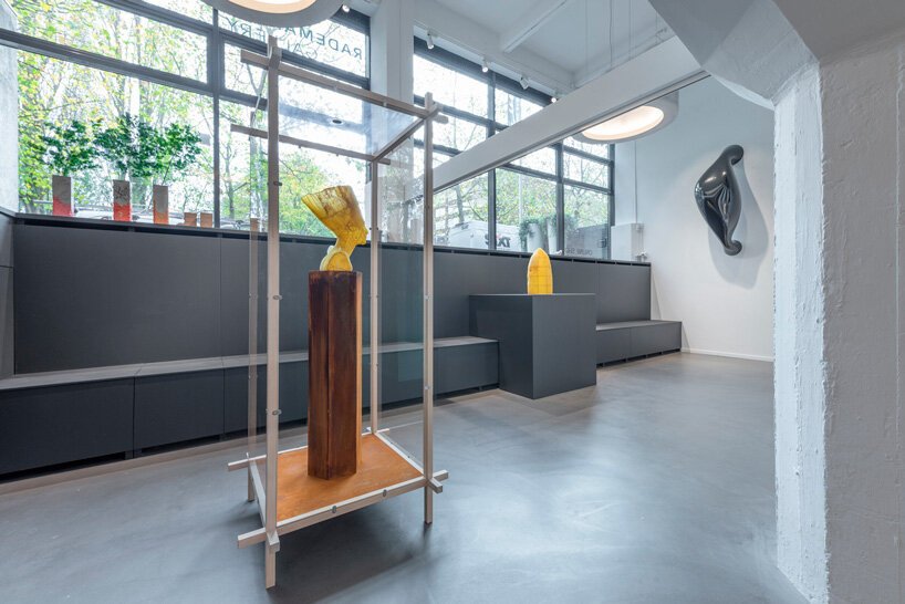 tomáš libertíny 与 60,000 只蜜蜂一起雕刻了蜂蜡版本的奈费尔蒂蒂半身像 tomáš libertíny 与 60,000 只蜜蜂一起雕刻了蜂蜡版本的奈费尔蒂蒂半身像