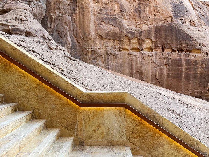 帐篷别墅度假村伪装成沙特阿拉伯的沙漠景观