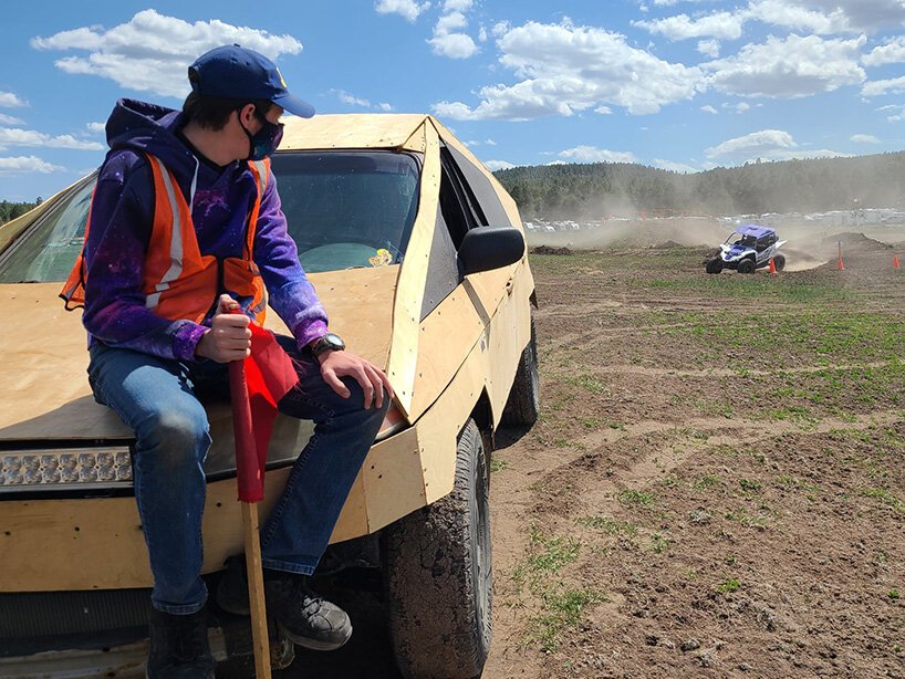 plybertruck 是用木板制成的特斯拉 Cyber​​truck 复制品