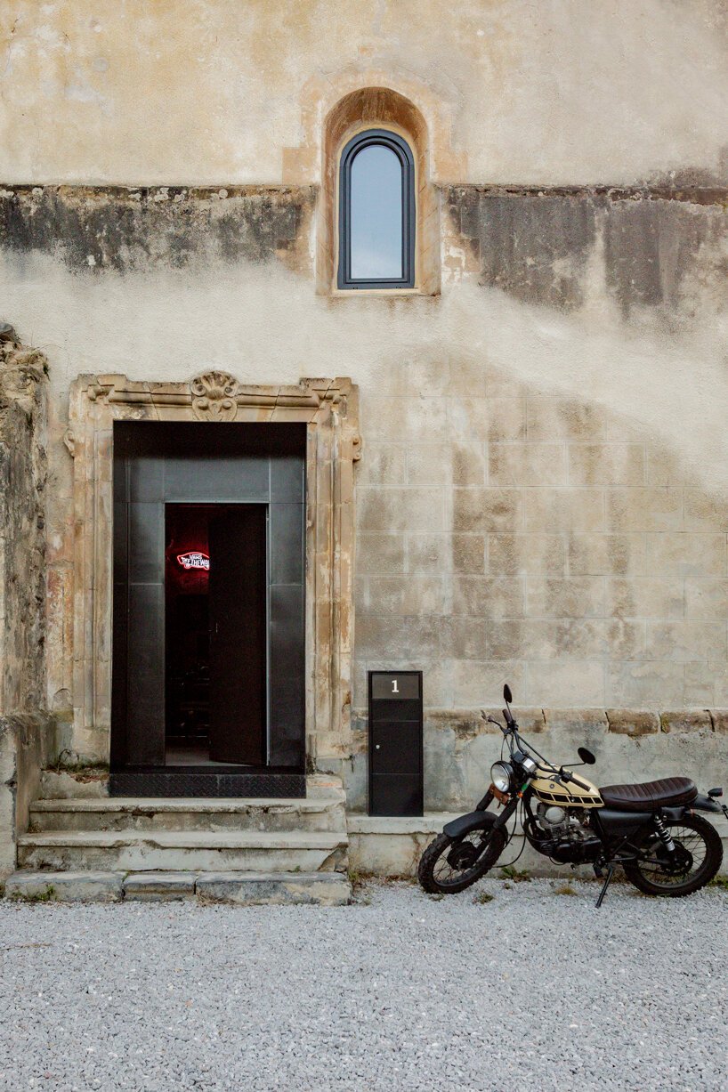 塔斯教堂对西班牙一座废弃的文艺复兴时期教堂进行了精心翻修