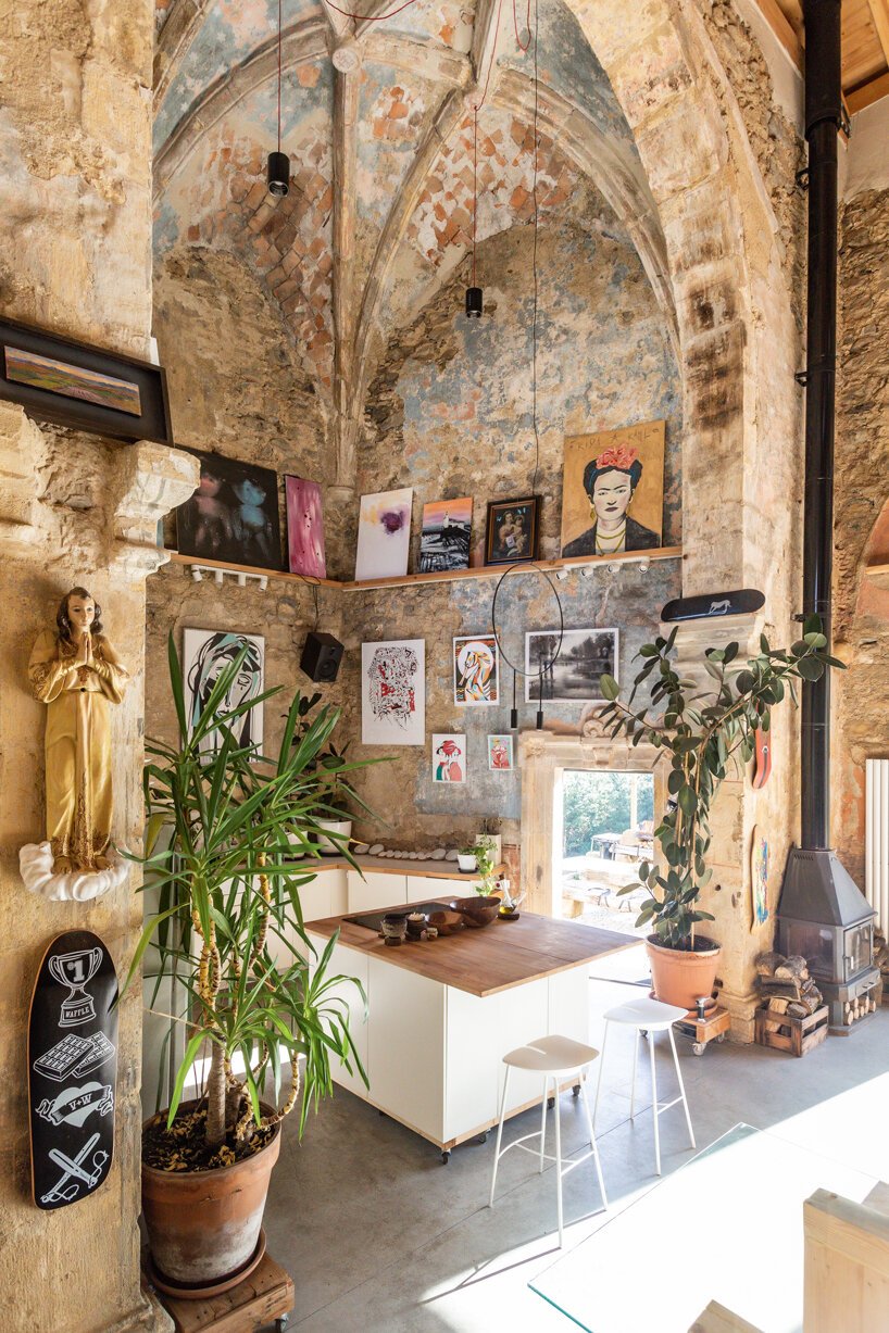 塔斯教堂对西班牙一座废弃的文艺复兴时期教堂进行了精心翻修