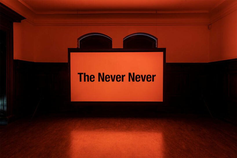 杰里米·哈奇森 (Jeremy Hutchison) 滑稽地重新诠释了奢侈品牌的营销和古老的神话 杰里米·哈奇森 (Jeremy Hutchison) 滑稽地重新诠释了奢侈品牌的营销和古老的神话