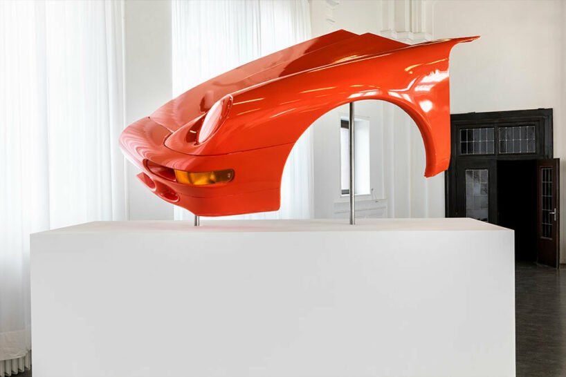 杰里米·哈奇森 (Jeremy Hutchison) 滑稽地重新诠释了奢侈品牌的营销和古老的神话 杰里米·哈奇森 (Jeremy Hutchison) 滑稽地重新诠释了奢侈品牌的营销和古老的神话