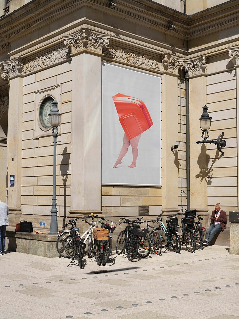 杰里米·哈奇森 (Jeremy Hutchison) 滑稽地重新诠释了奢侈品牌的营销和古老的神话 杰里米·哈奇森 (Jeremy Hutchison) 滑稽地重新诠释了奢侈品牌的营销和古老的神话