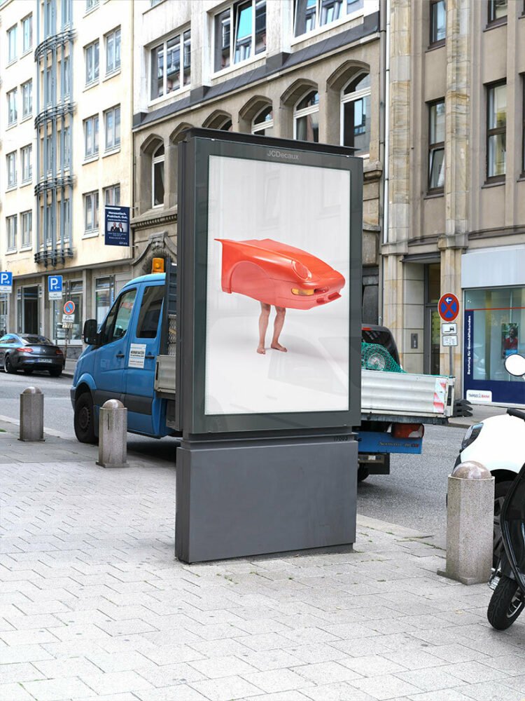 杰里米·哈奇森 (Jeremy Hutchison) 滑稽地重新诠释了奢侈品牌的营销和古老的神话 杰里米·哈奇森 (Jeremy Hutchison) 滑稽地重新诠释了奢侈品牌的营销和古老的神话