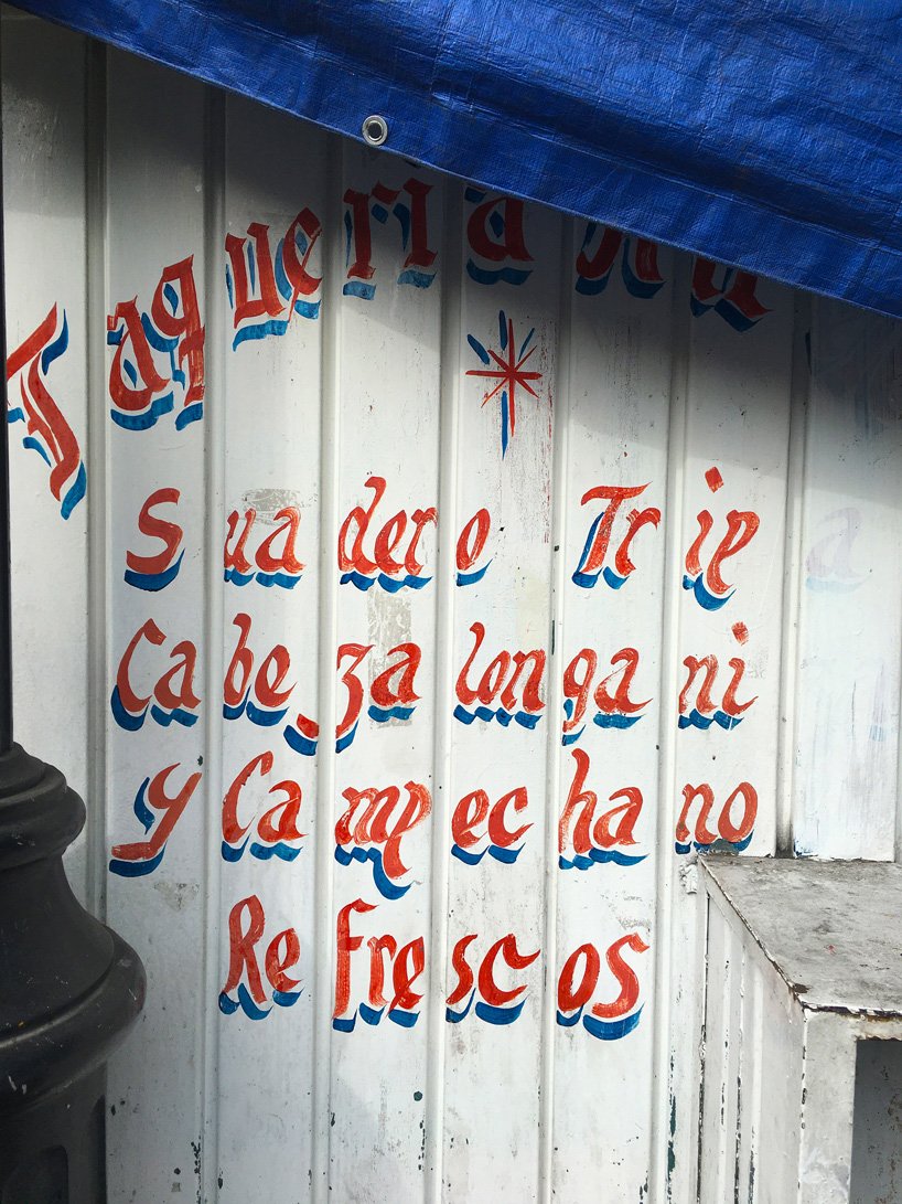 库尔特·霍兰德谈墨西哥城禁止所有彩色手绘街头摊位标志