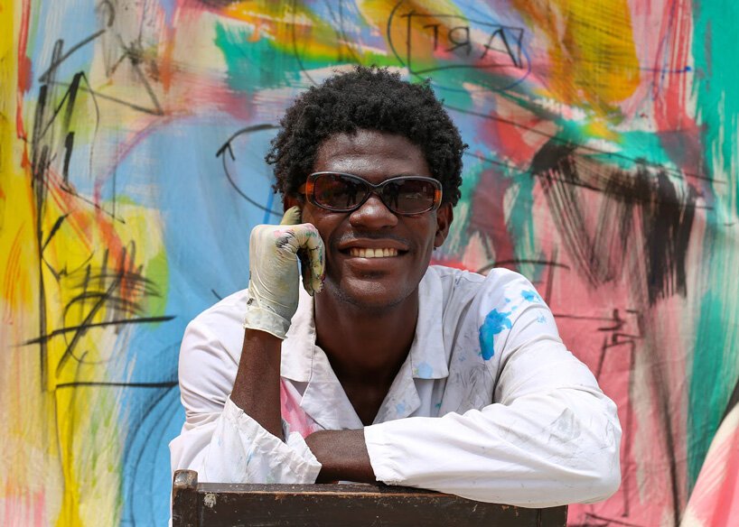 认识贫民窟工作室：加纳品牌将废旧衣物变成手绘服装