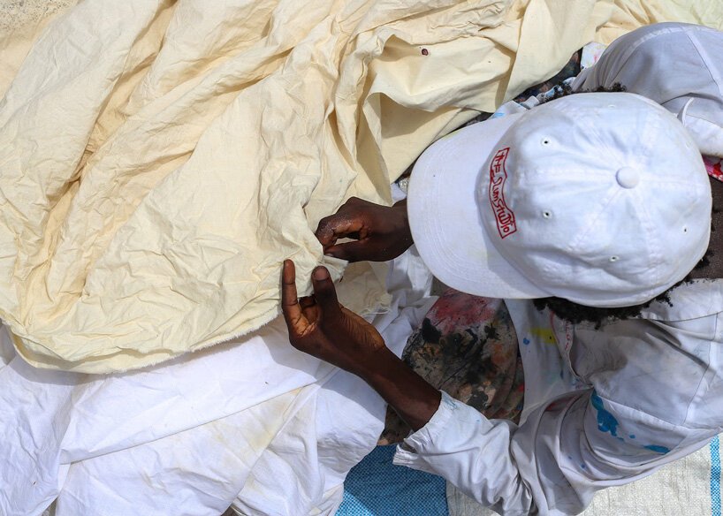 认识贫民窟工作室：加纳品牌将废旧衣物变成手绘服装