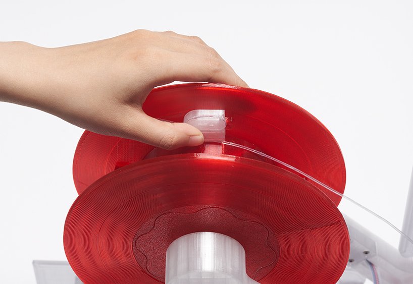 Reiten Cheng 的“Polyformer”将塑料瓶变成细丝