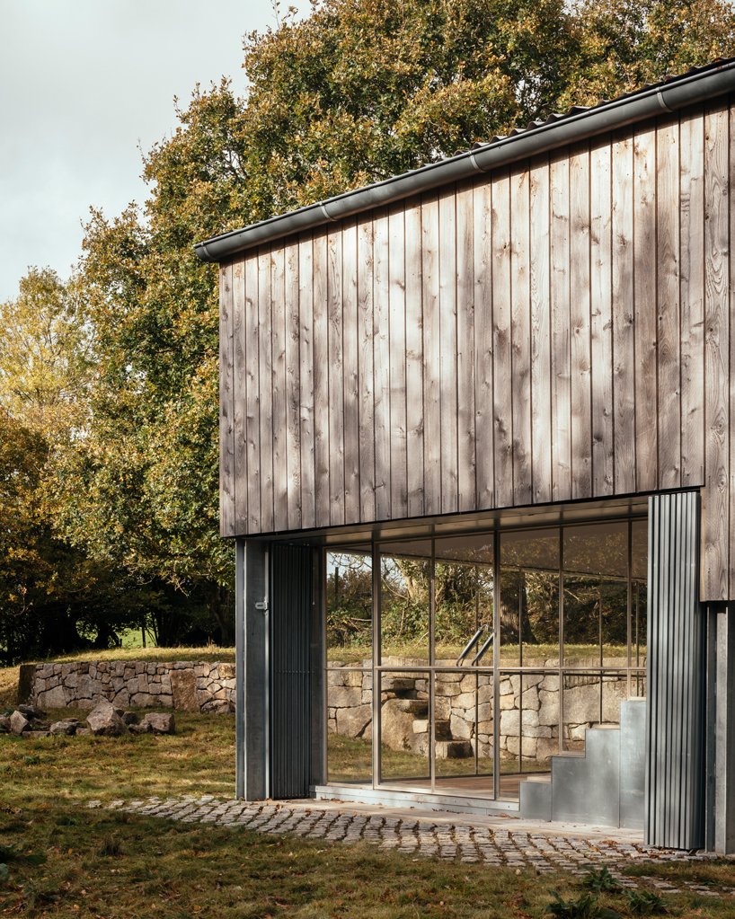 thomas-randall-page-studio-for-sculptor-father-rural-devon-designboom-1