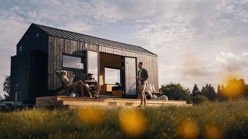 带轮子的可移动小房子体现极简北欧风格