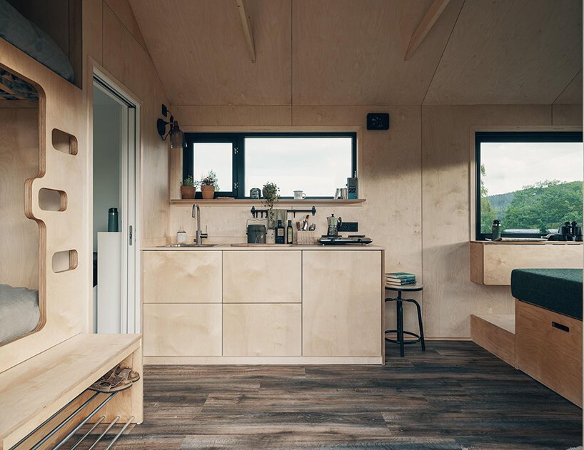 带轮子的可移动小房子体现极简北欧风格