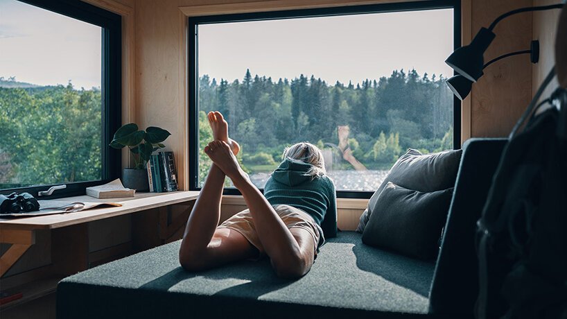 带轮子的可移动小房子体现极简北欧风格