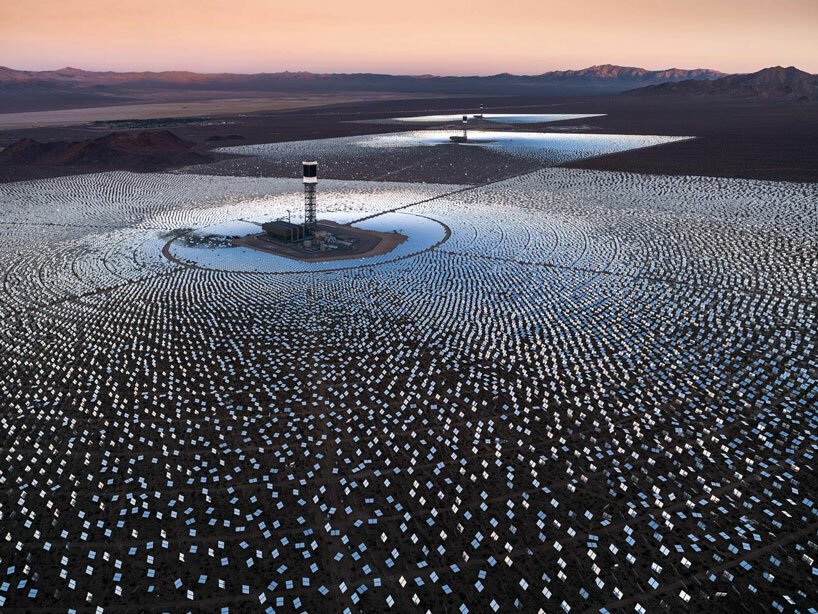 Tom Hegen 从上方捕获定日镜，形成令人满意的圆形阵列