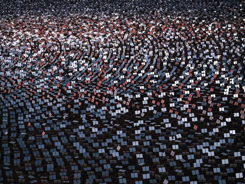 Tom Hegen 从上方捕获定日镜，形成令人满意的圆形阵列