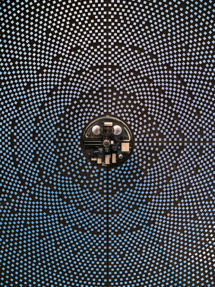 Tom Hegen 从上方捕获定日镜，形成令人满意的圆形阵列