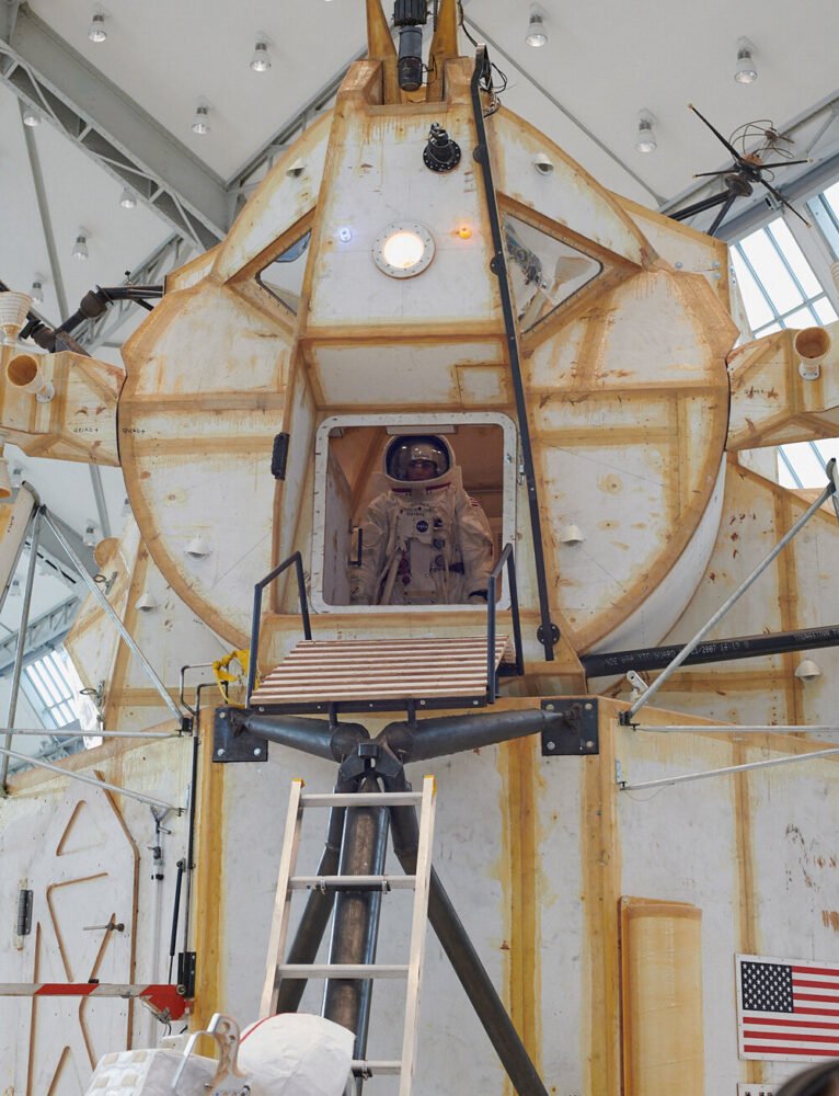 汤姆·萨克斯 (Tom Sachs) 太空计划的发射内部：汉堡 Deichtorhallen 的稀土