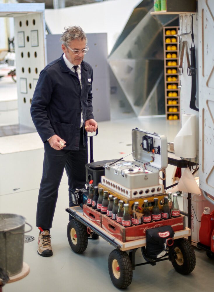 汤姆·萨克斯 (Tom Sachs) 太空计划的发射内部：汉堡 Deichtorhallen 的稀土