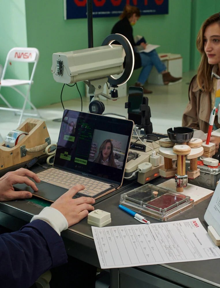 汤姆·萨克斯 (Tom Sachs) 太空计划的发射内部：汉堡 Deichtorhallen 的稀土