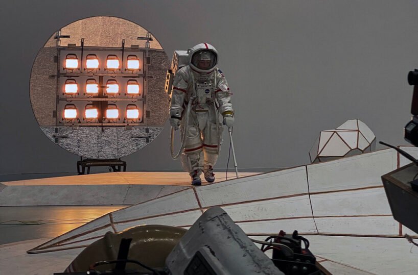 汤姆·萨克斯 (Tom Sachs) 太空计划的发射内部：汉堡 Deichtorhallen 的稀土