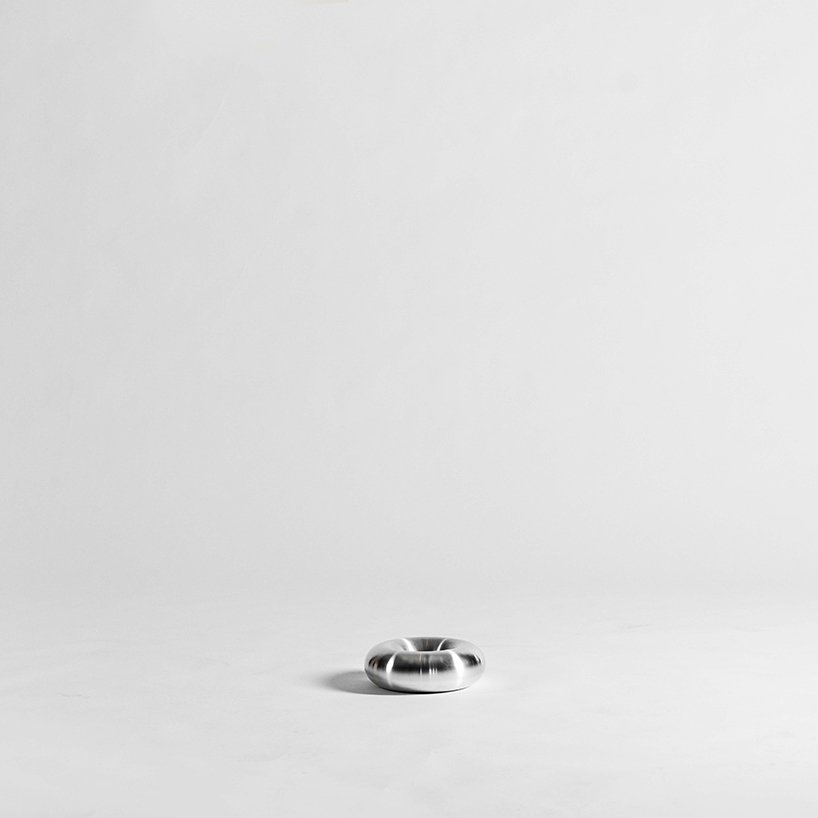 VAUST 工作室的骨料混凝土和原铝模板室内雕塑系列