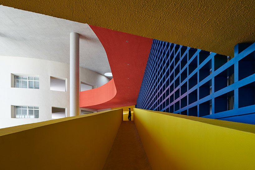 trace architecture office (TAO) builds new school in haikou as a landscape of color