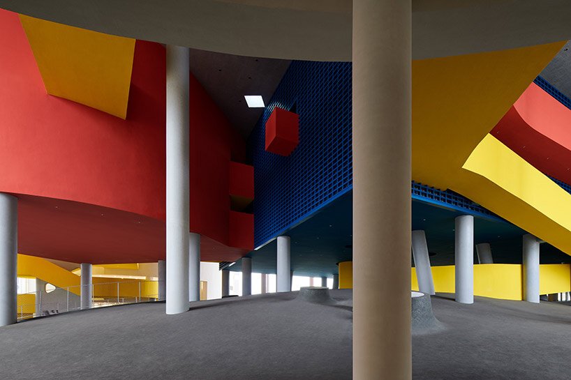 trace architecture office (TAO) builds new school in haikou as a landscape of color