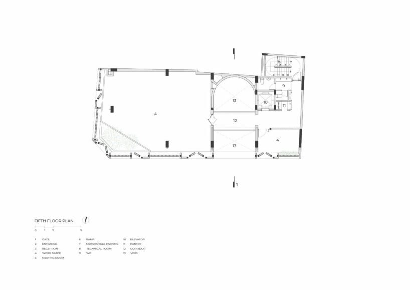 热带空间包围了这个“高级办公室”,其立面是多孔砖百叶窗 热带空间包围了这个“高级办公室”,其立面是多孔砖百叶窗