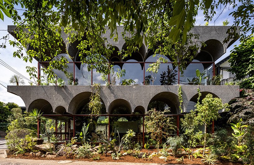 kiyoaki Takeda 位于东京的“鹤冈”住宅与自然融为一体,欢迎人类和野生动物 kiyoaki Takeda 位于东京的“鹤冈”住宅与自然融为一体,欢迎人类和野生动物